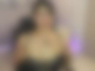Live cam show with Gia Watsonn - Strip on Milfs Live
