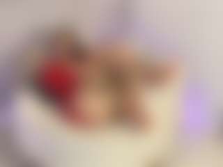 Live cam show with Gia Watsonn - Fingering on Soda Cam