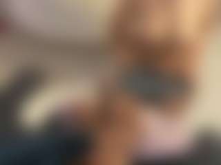 Gia Watsonn's Live Sex Cam Show