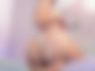 Live cam show with Gia Watsonn - Fingers on Camsoda