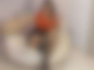 Gia Watsonn MILF webcam performer live streaming