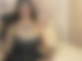Gia Watsonn MILF webcam performer live streaming