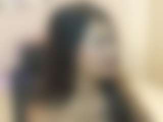 Live cam show with Gia Watsonn - Skinny MILF on Dolls Live