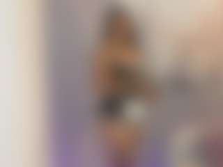 Live cam show with Gia Watsonn - Lovense MILF on StripNow