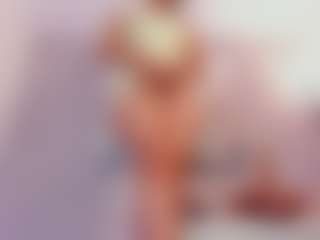 Live cam show with Gia Watsonn - Spank on Camsoda