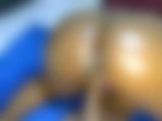 Live cam show with Judy-The-Booty - Brown Eyes on StripNow