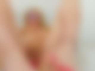 Live cam show with Maddy-Cartter - Spank on Chatstar