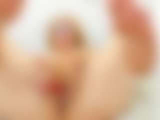 Live cam show with Maddy-Cartter - Blonde Hair Middle Aged on AdultVida.com