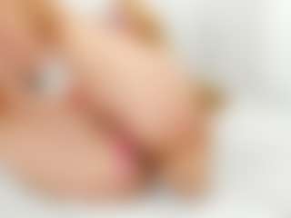 Live cam show with Maddy-Cartter - Blonde Hair Middle Aged on Camsoda