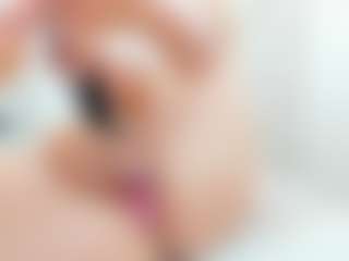 Live cam show with Maddy-Cartter - Skinny MILF on Adult Interactions