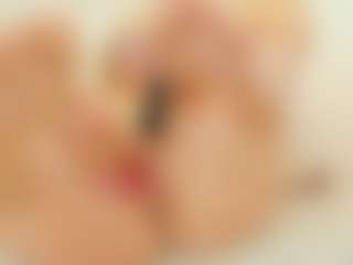 Live cam show with Maddy-Cartter - Blonde Hair Middle Aged on liverealitysex.com