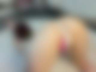 Live cam show with Emily - Full Nudity on eurowanks.com