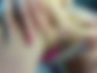 Live cam show with Emily - Living Room on sexylivex.com