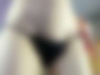Live cam show with Emily - Striptease on eurowanks.com