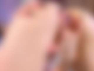 Live cam show with Emily - Brown Hair Teen (18+) on Camsoda