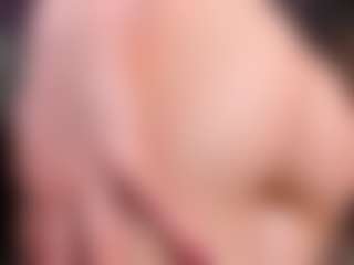 Live cam show with Emily - Brown Hair Teen (18+) on Camsoda