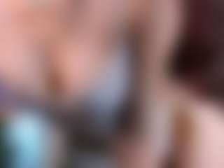 Live cam show with Emily - Oil on Dare Cams