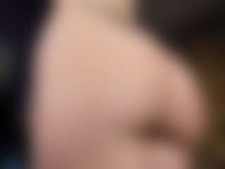 Live cam show with Emily - Young Adult on 1on1-livenow