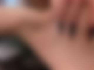 Live cam show with Emily - Brown Hair Petite on friskycurves.com