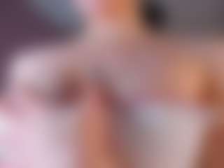 Live cam show with Emily - Skinny on livesuperchat.net