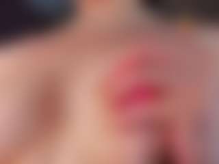 Live cam show with Emily - Petite Teen (18+) on Camsoda