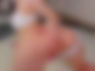 Live cam show with Emily - Shaved Pussy on sexylive.show