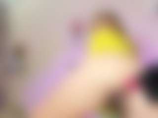 Live cam show with elizgoud - Living Room on Streamer API