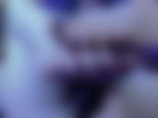 Live cam show with Kim Lennox - BBW on friskycurves.com