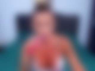 Live cam show with Nicole2naya - Latina on Camsoda