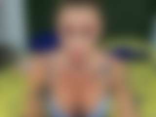 Live cam show with Nicole2naya - Latina on Dolls Live