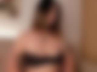 Live cam show with EmmaCollemann - Facial Piercings on livesuperchat.net