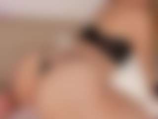 Live cam show with EmmaCollemann - Bedroom on Camsoda
