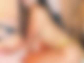 Live cam show with Sally-Rosses - Teen (18+) on AdultVida.com