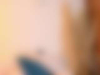 Live cam show with Sally-Rosses - Curvy Small Tits on AdultVida.com