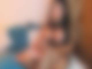 Live cam show with Sally-Rosses - Strip Curvy on Mixed Magazine Live