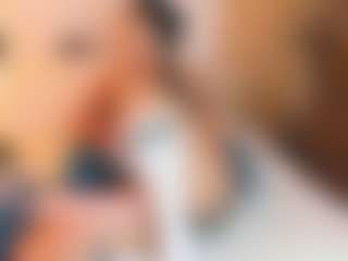 Live cam show with Sally-Rosses - Brown Hair on TeamSkeetLive