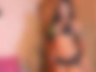 Live cam show with Sally-Rosses - Fingers on Camsoda