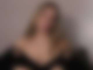 AriaGntle's Live Sex Cam Show