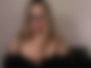 AriaGntle's Live Sex Cam Show