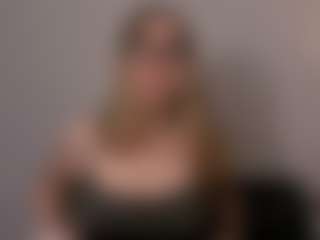 AriaGntle's Live Sex Cam Show