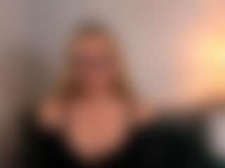 AriaGntle's Live Sex Cam Show