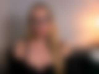 AriaGntle's Live Sex Cam Show