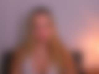 AriaGntle's Live Sex Cam Show