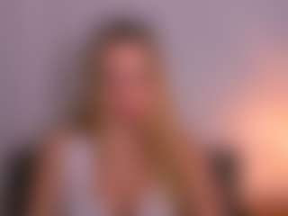 AriaGntle MILF webcam performer live streaming