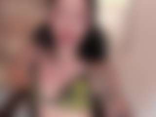 Live cam show with zoee-jackson - Living Room on Camversity