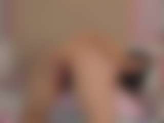 Bonnie MILF webcam performer live streaming