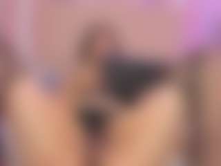 Live cam show with Bonnie - Bedroom on sexylive.show