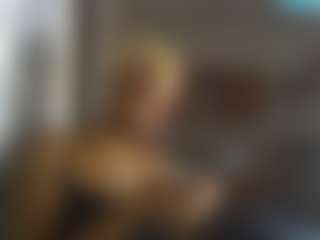 Live cam show with melaninmichie - Ebony on CamClone