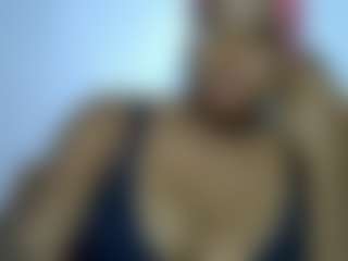 Live cam show with Lady Noire - Facesitting on Camsoda