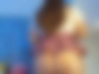 Live cam show with Bellotaht - Living Room on StripNow
